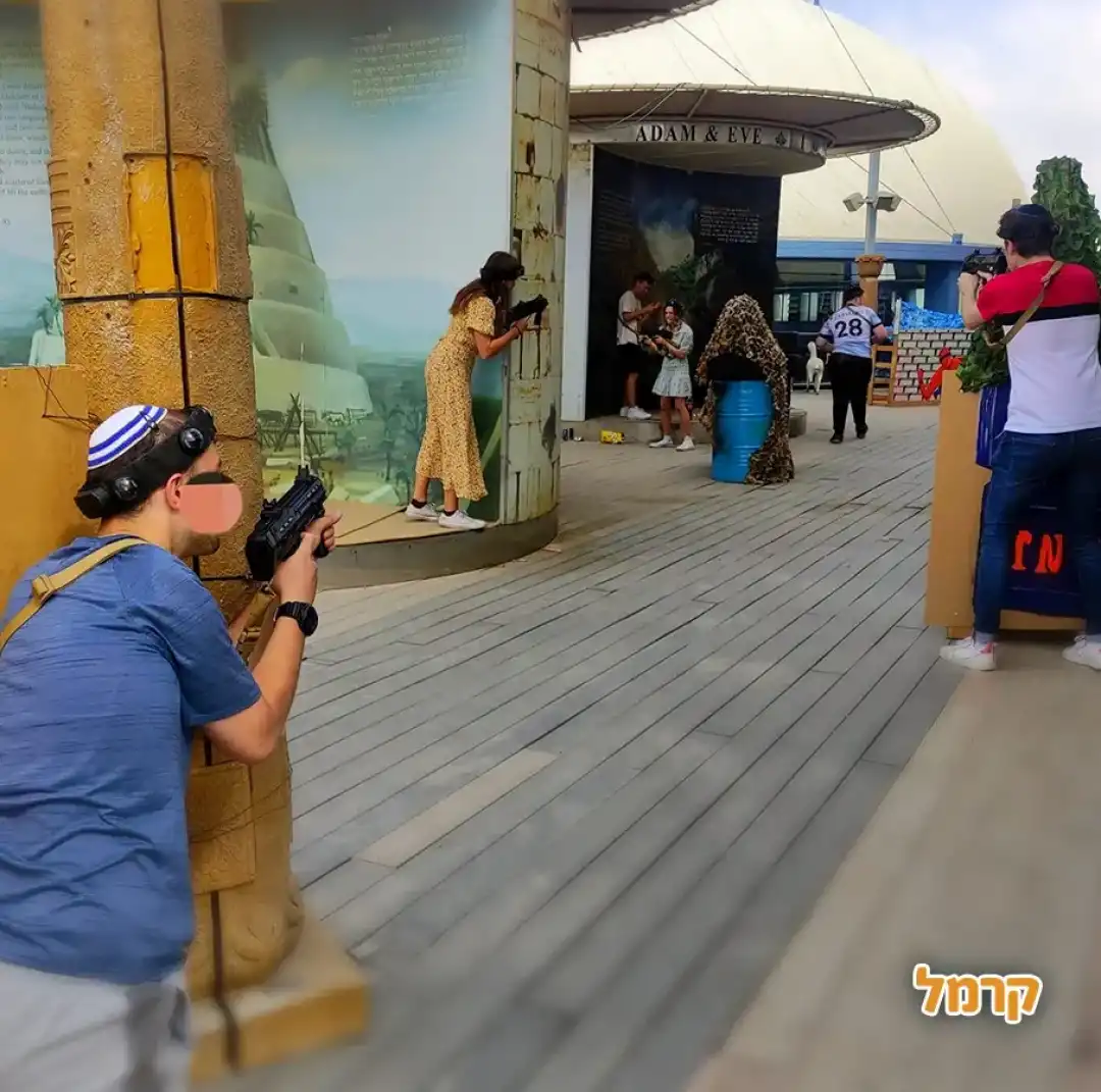 נער משחק בלייזר טאג ירושלים