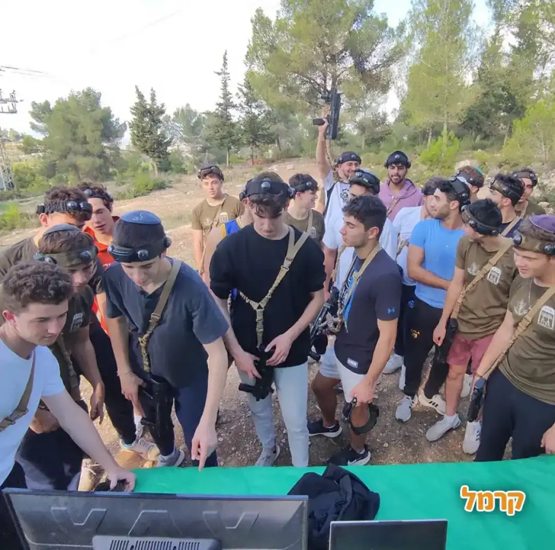 נער משחק בלייזר טאג ירושלים