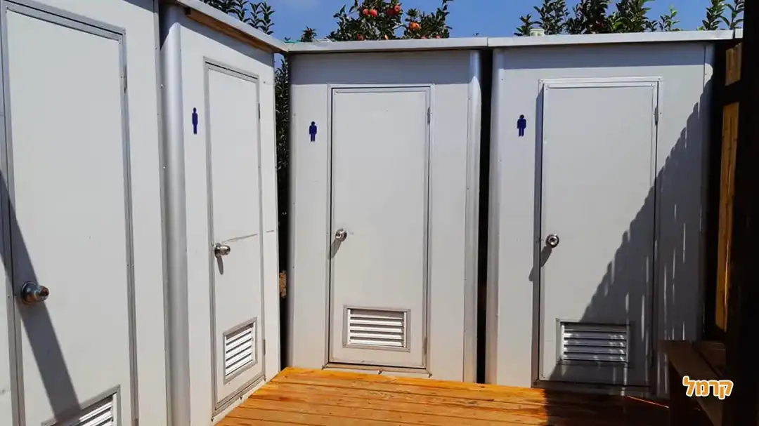 תאי שירותים