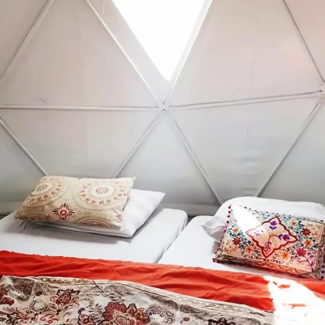 אוהלי דום עם מזרונים זוגיים