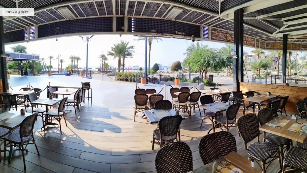 אזורי ישיבה חיצוניים של המקום