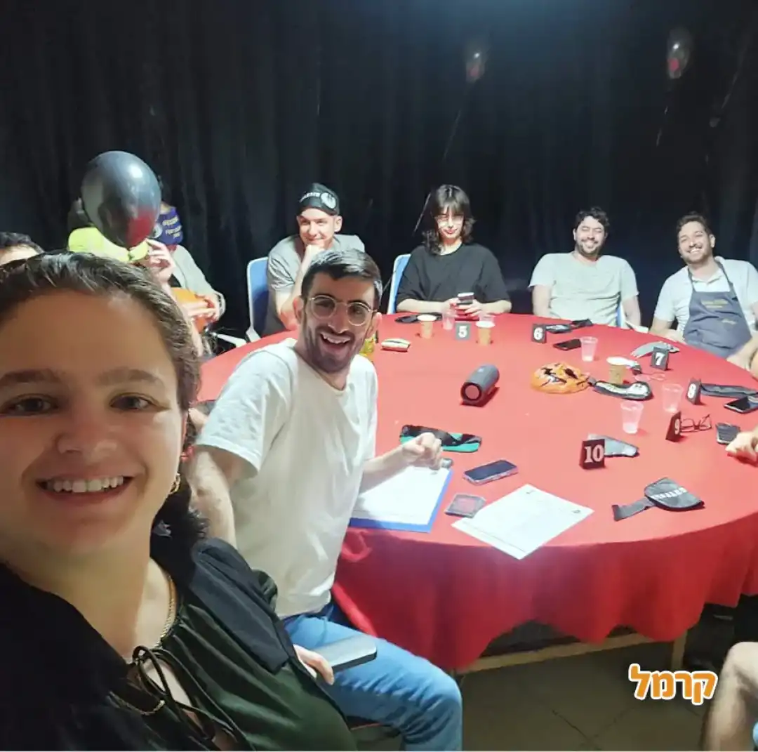 משחק "הבוגדים בסלון שלכם"