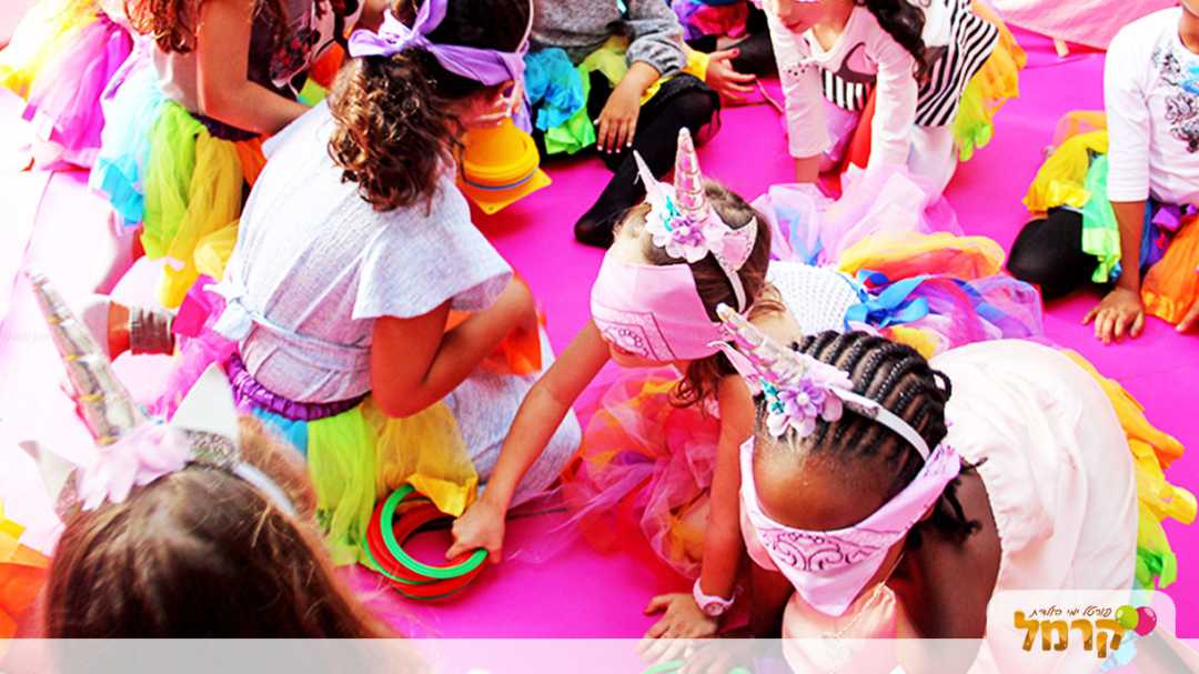 מסיבליידי חד קרן, אוהלי טיפי ופיג'מות