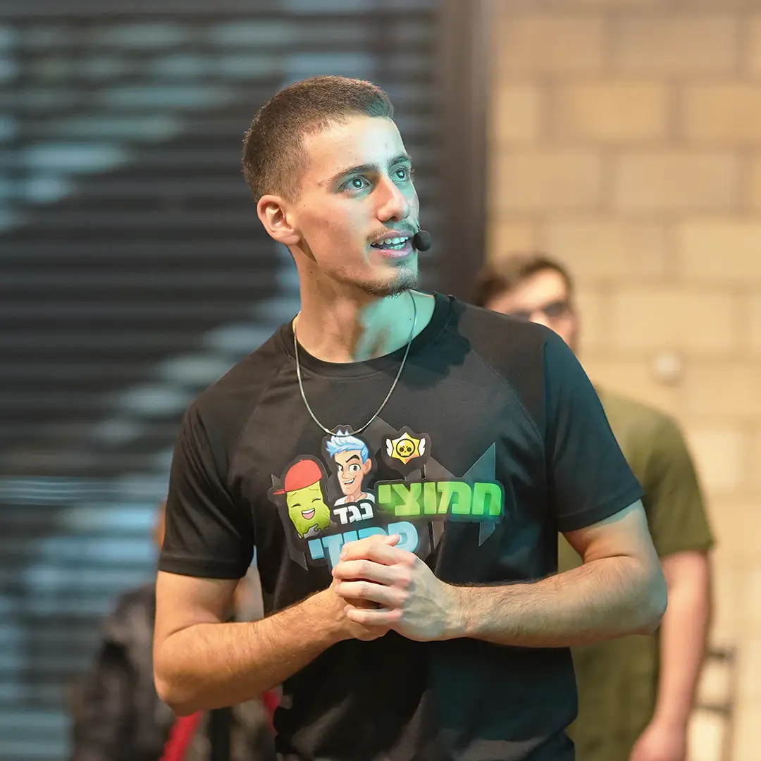 פריזי בא לחגוג לכם