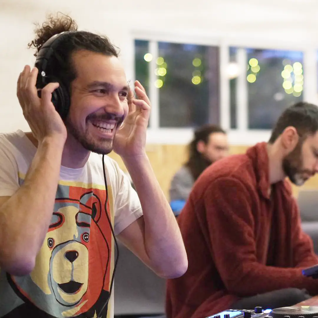 דיג׳יי גרוב - פעילות מוזיקלית מגבשת