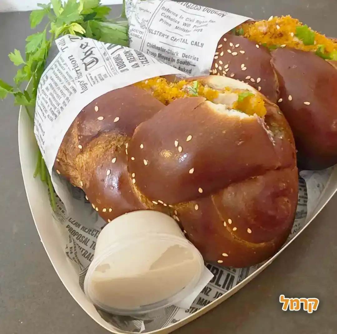 טקס הפרשת החלה עם שניצל