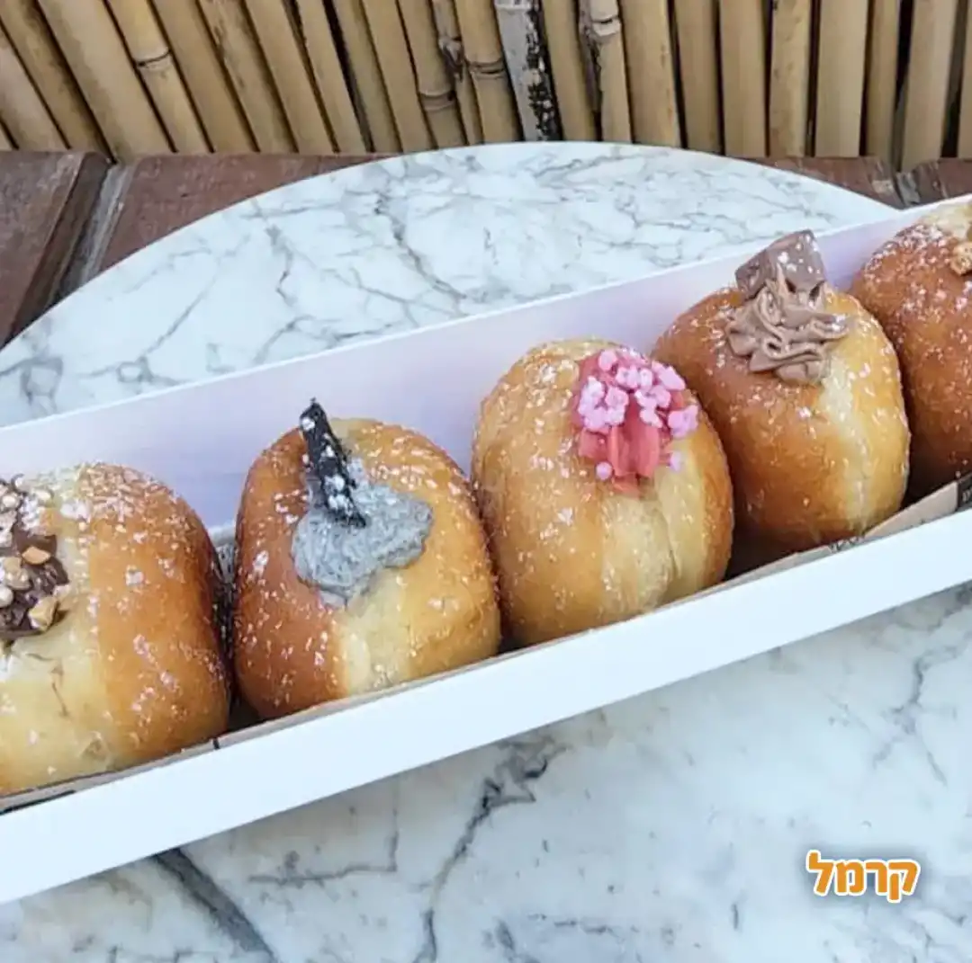 קישוטי סופגניות ודונאטס