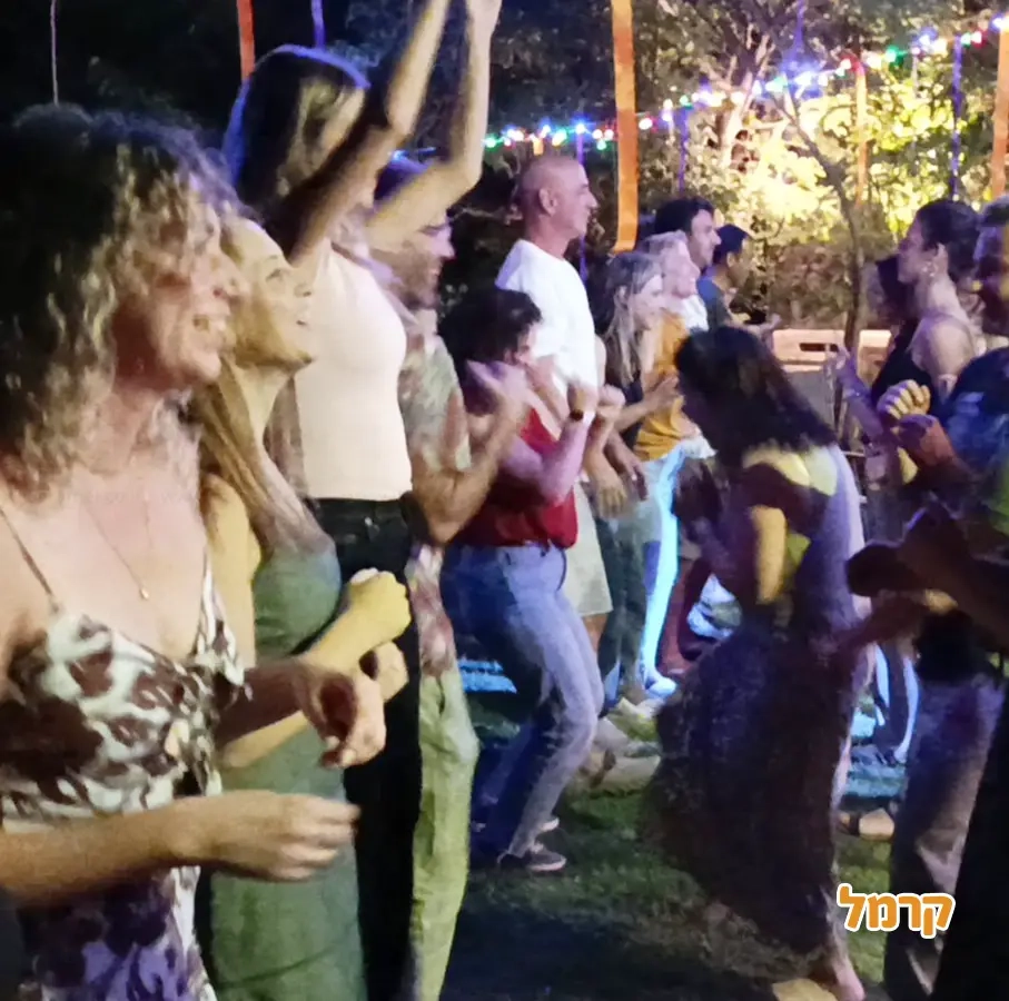 סוגרת פינה - סדנאות יוגה צחוק