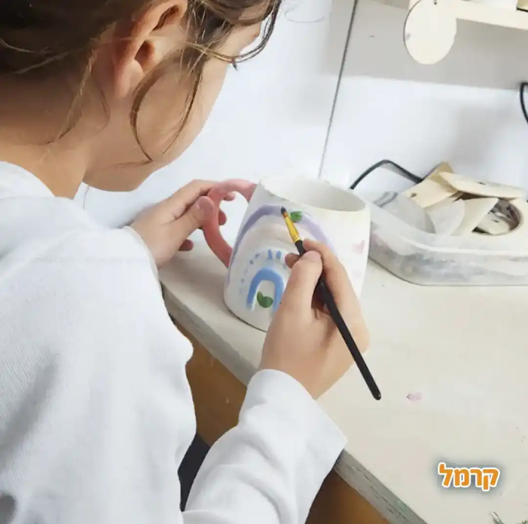 צביעת כלי קרמיקה
