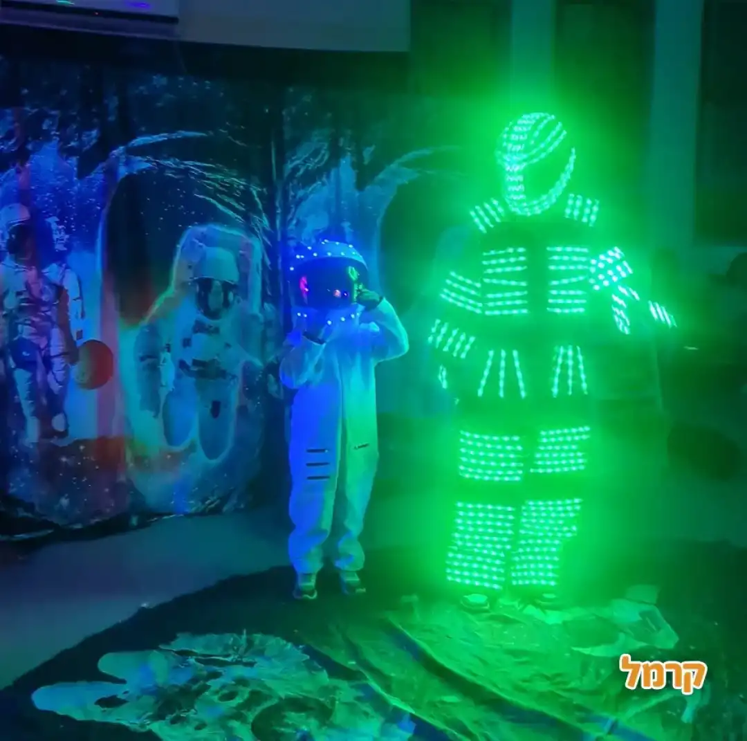 מסיבת יומולדת בחלל