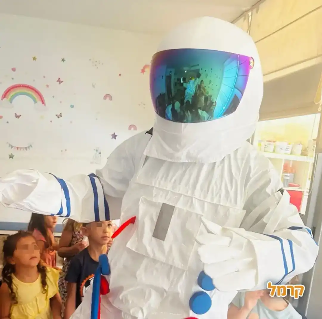 מסיבת יומולדת בחלל