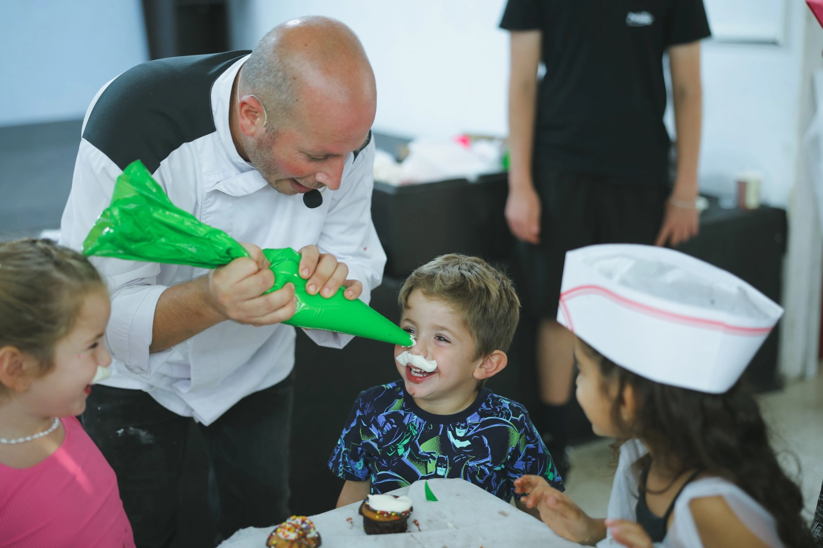 השף המתעופף - 073-7585430