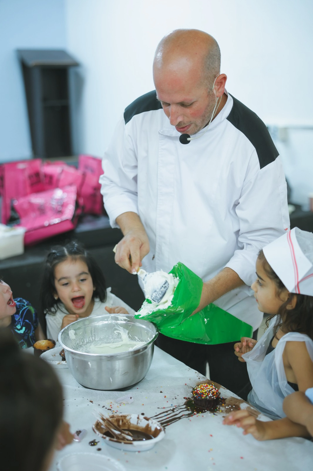 השף המתעופף - 073-7585430