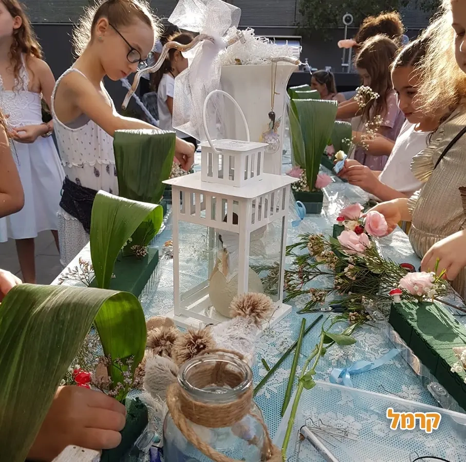 פשוט אוהבת - שזירת פרחים - 073-7585021