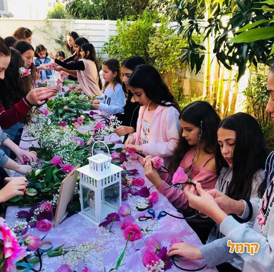 פשוט אוהבת - שזירת פרחים - 073-7585021