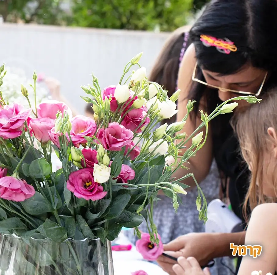 פשוט אוהבת - שזירת פרחים - 073-7585021