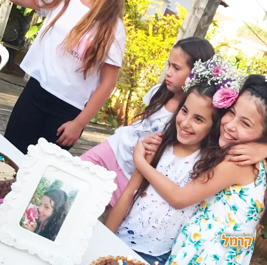 פשוט אוהבת - שזירת פרחים - 073-7585021