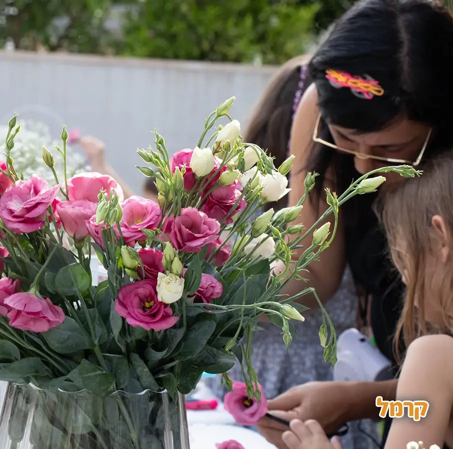 פשוט אוהבת - שזירת פרחים - 073-7585021