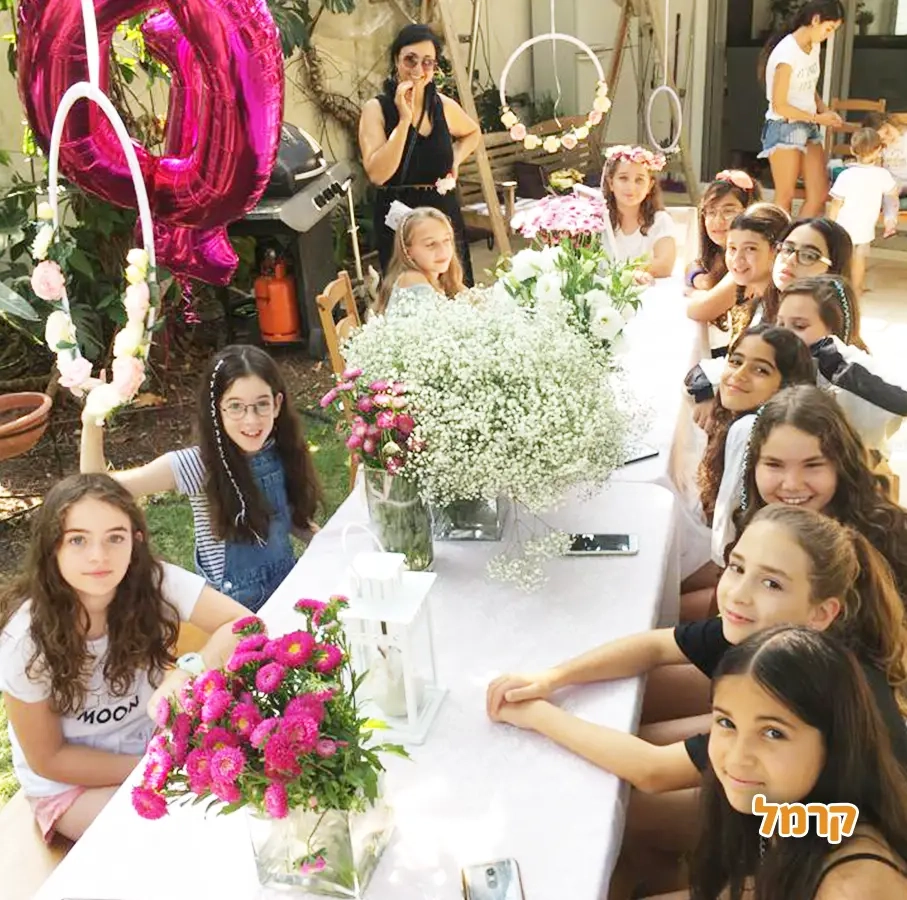 פשוט אוהבת - שזירת פרחים - 073-7585021