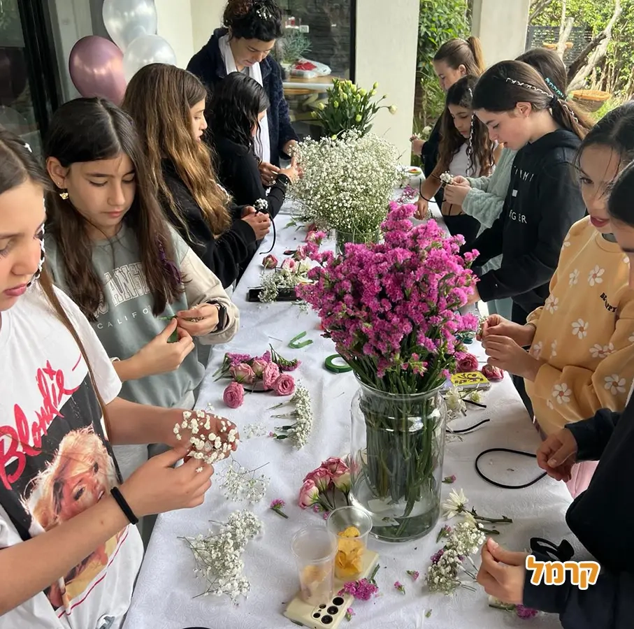 פשוט אוהבת - שזירת פרחים - 073-7585021